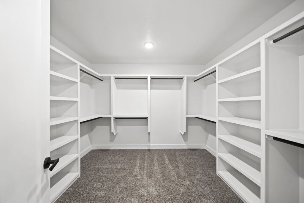 closet-4-telluride